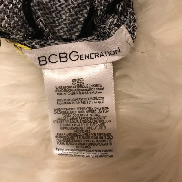 🔥New! BCBGeneration chic scarf/ pashmina wrap🔥 - Picture 5 of 5